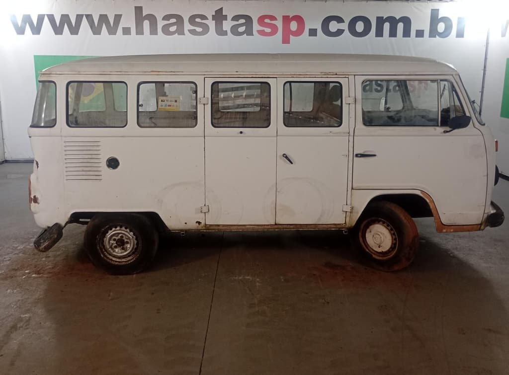 Volkswagen Kombi 1995, branca