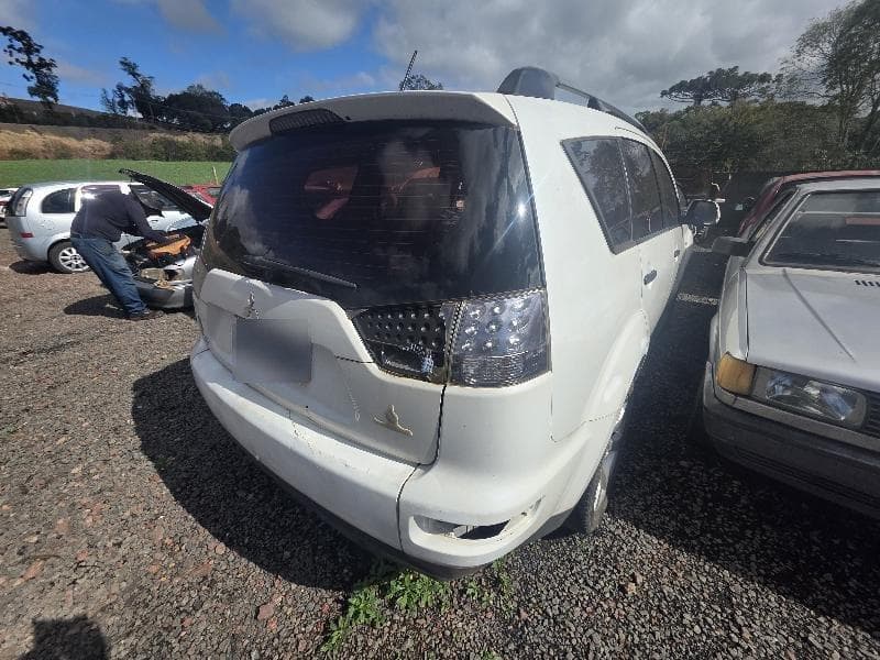 Mitsubishi Outlander 2.0 2011 — foto 12