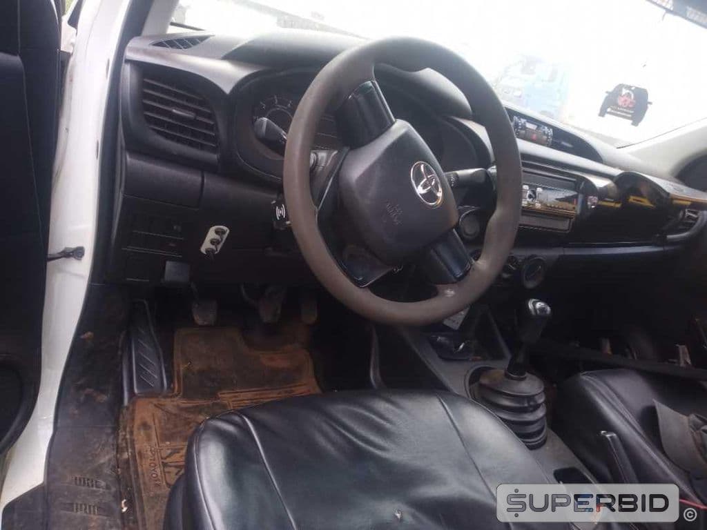 Toyota Hilux 2017 — foto 10
