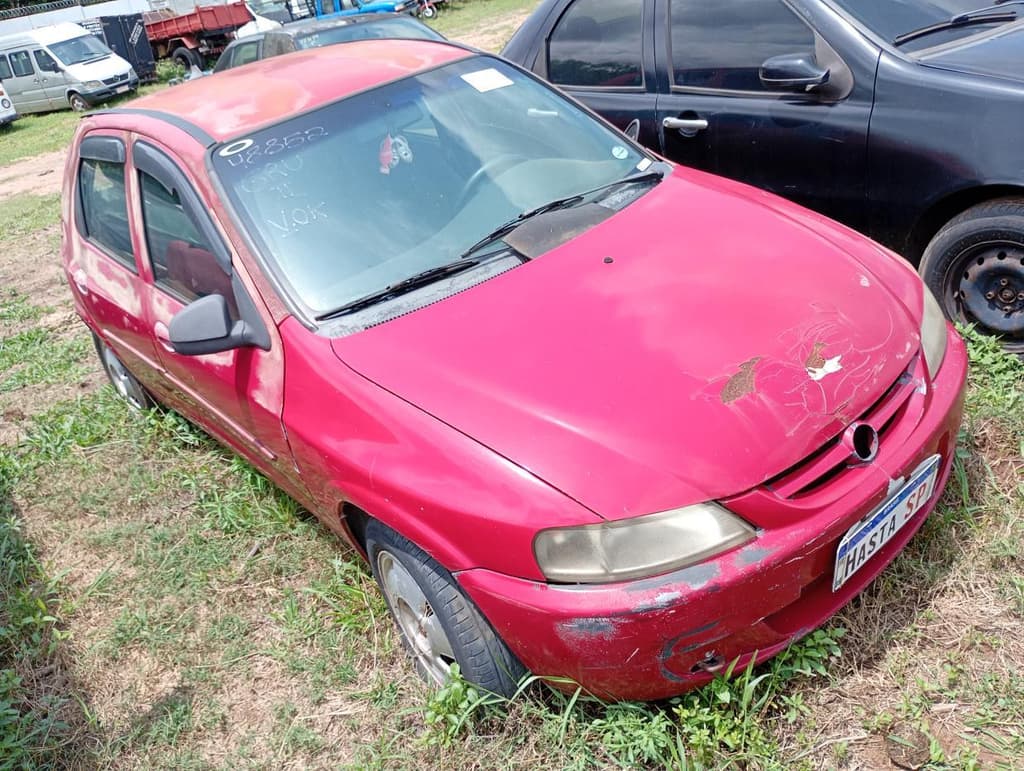 Chevrolet Celta 2003, vermelha