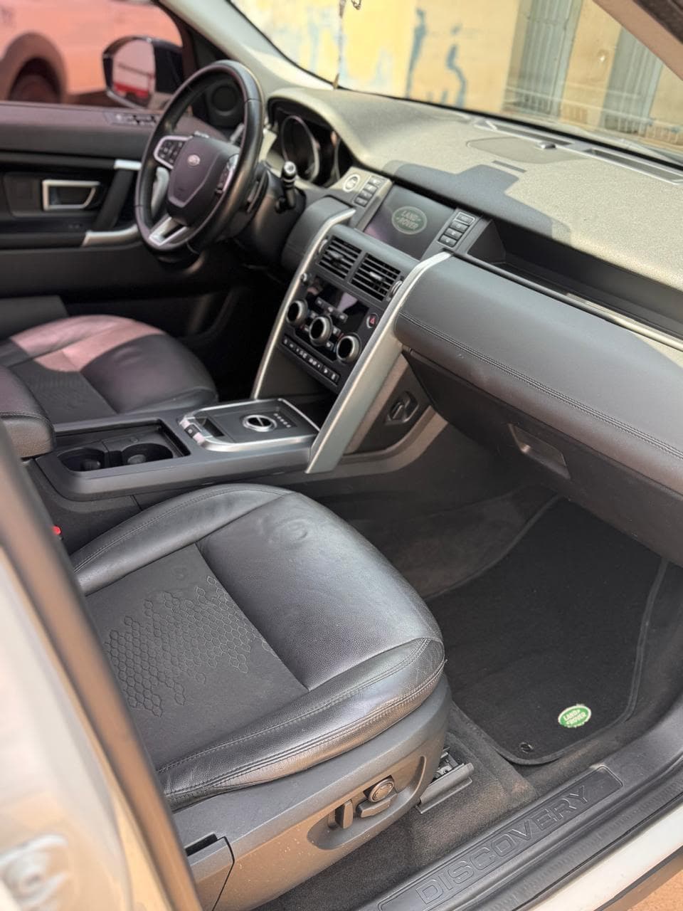 Land Rover Discovery 2019 — foto 2