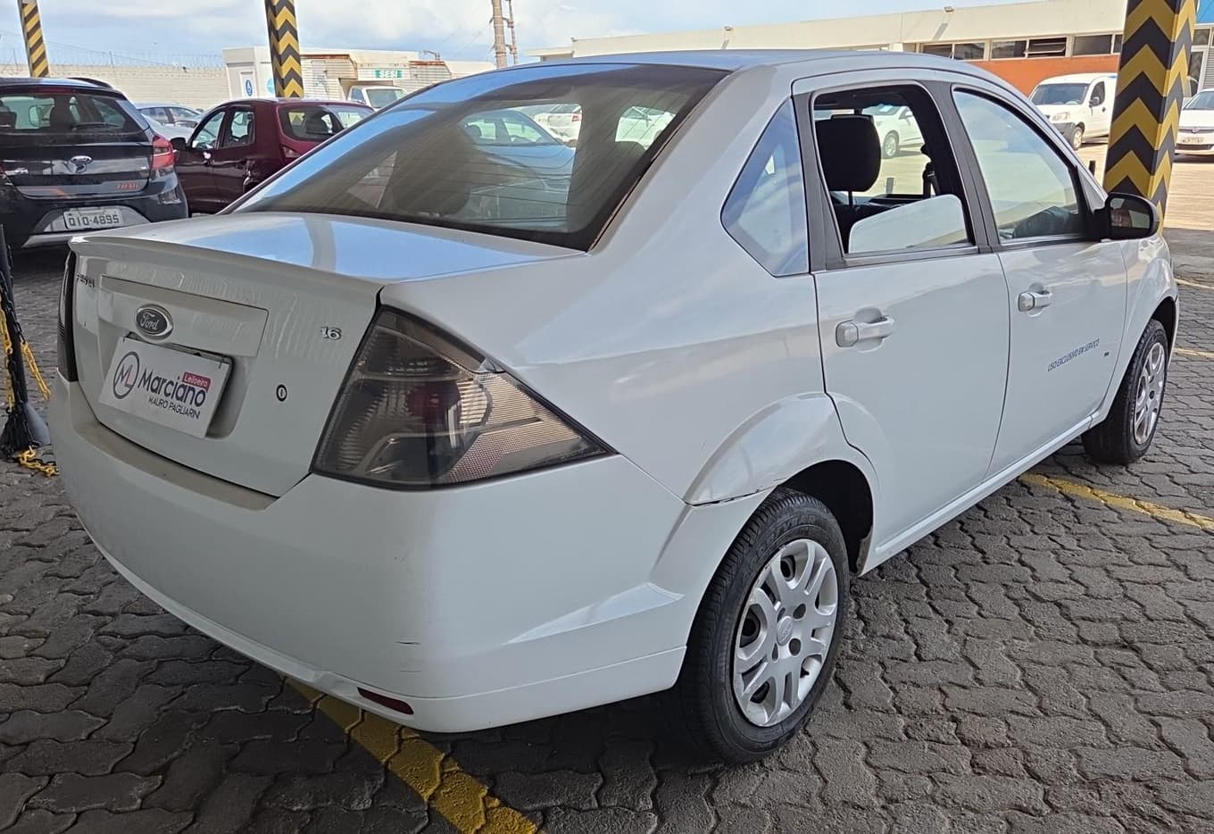 Ford Fiesta Sedan 1.6 Flex de 2014 — foto 3