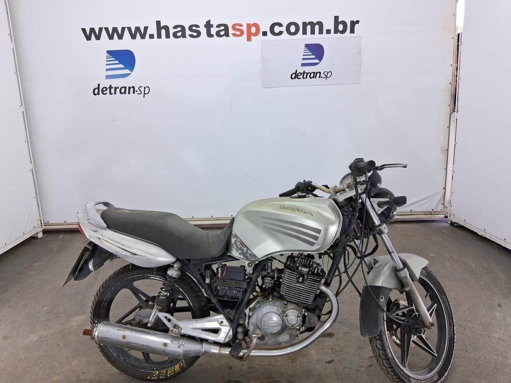 Suzuki EN 125 YES 2008, prata