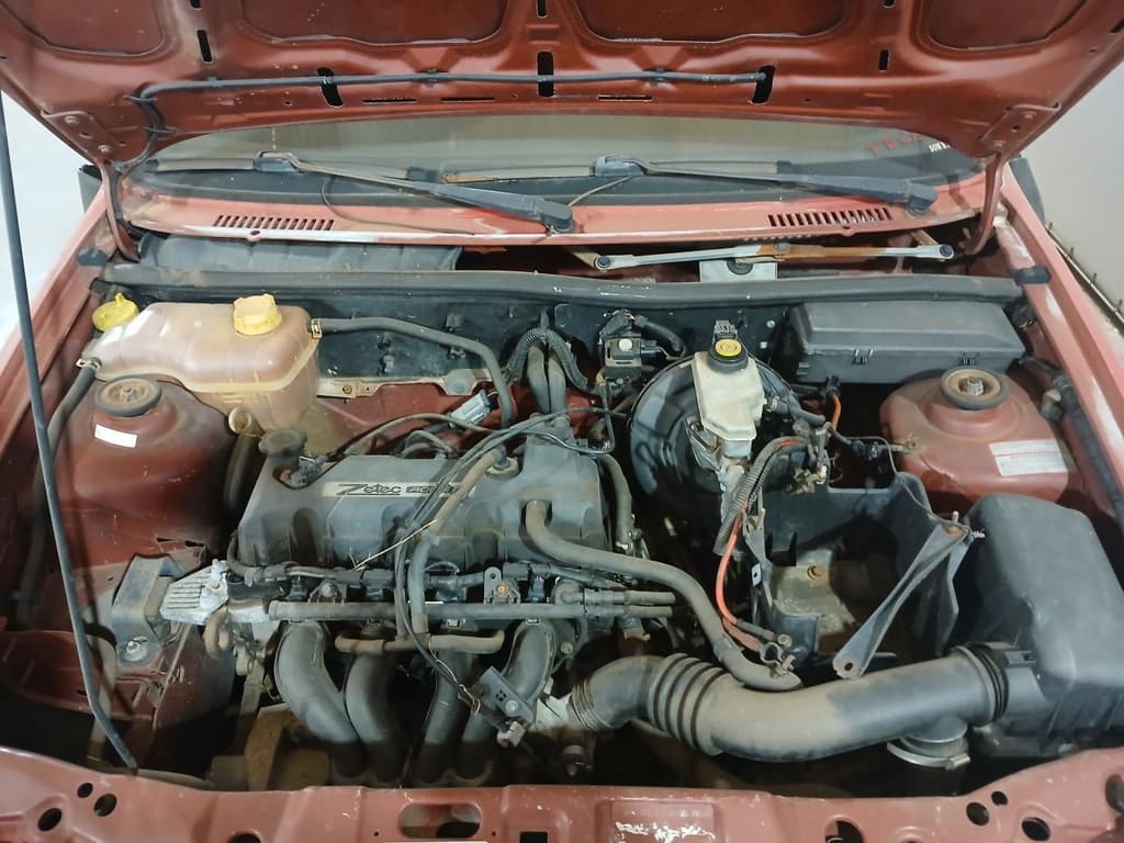 Ford Fiesta GLX 1.6 / CLX 1.4i 16V 2001 — foto 2