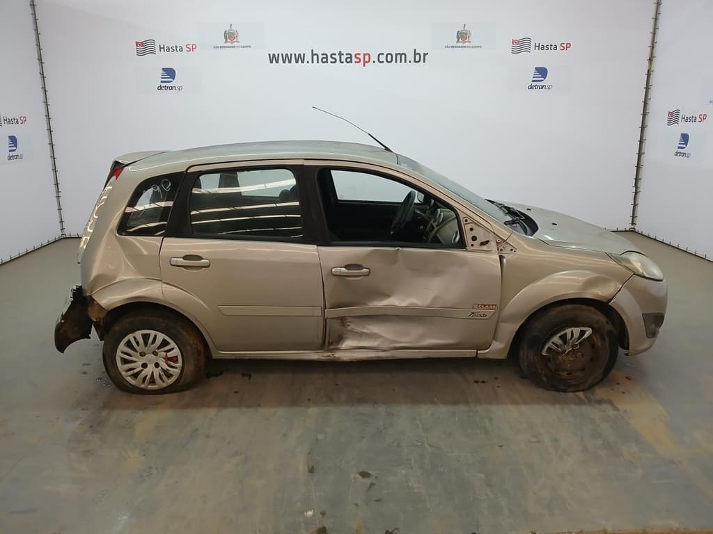Ford Fiesta 1.6 Flex 2011, prata