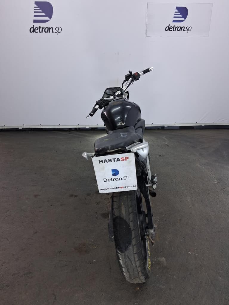 Honda CB 300r 2011 — foto 4