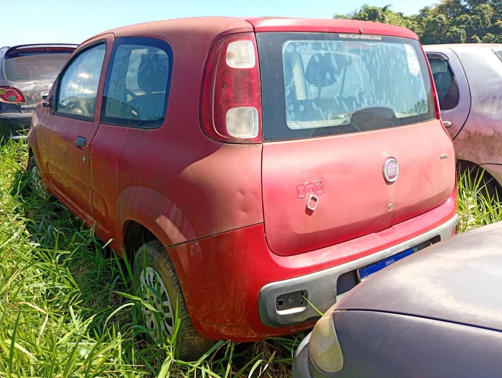 Fiat UNO Vivace 1.0 2014, vermelha