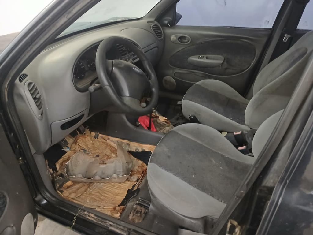 Ford Fiesta GL Class 2001 — foto 4