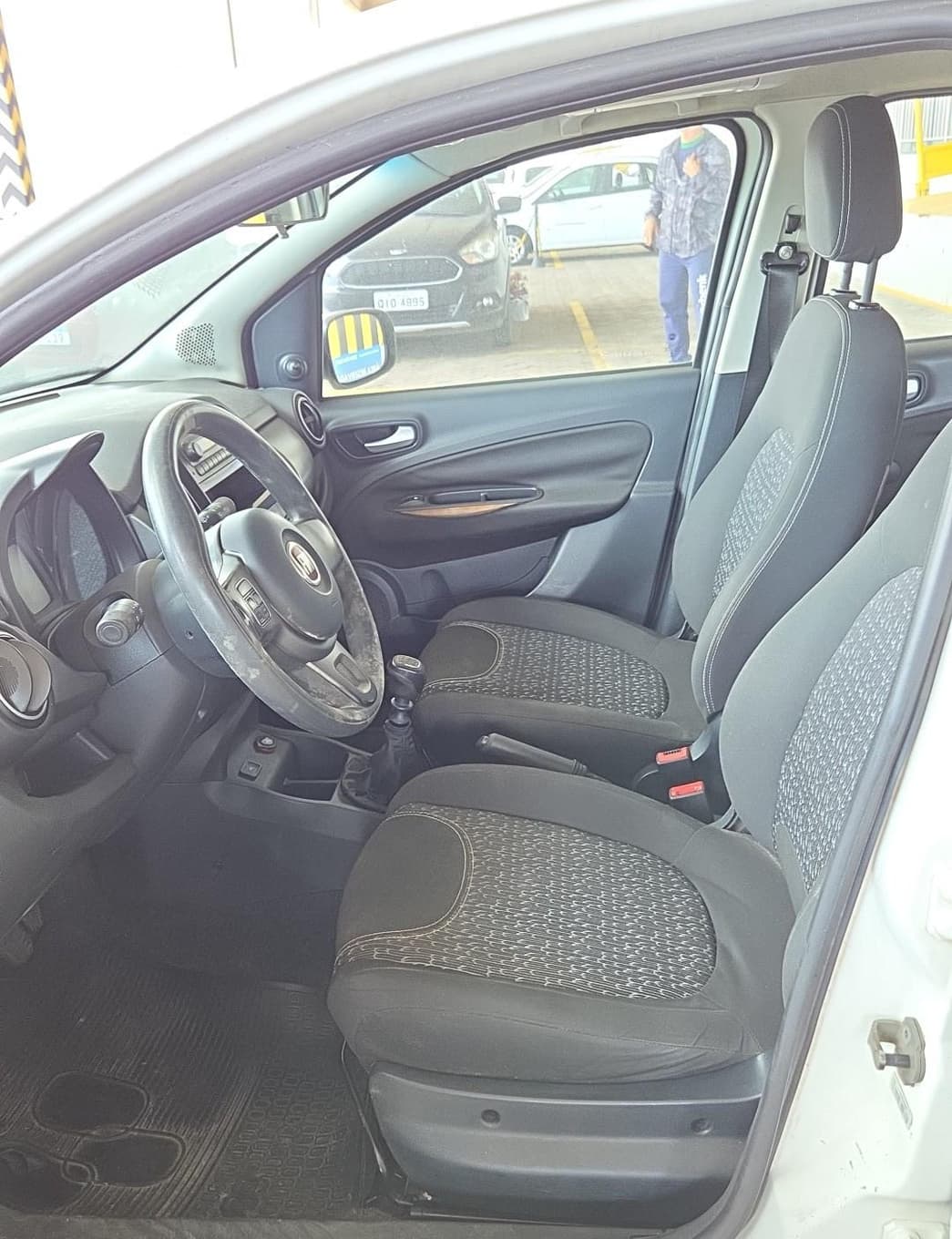 Fiat UNO Evolution 1.4 de 2015 — foto 6