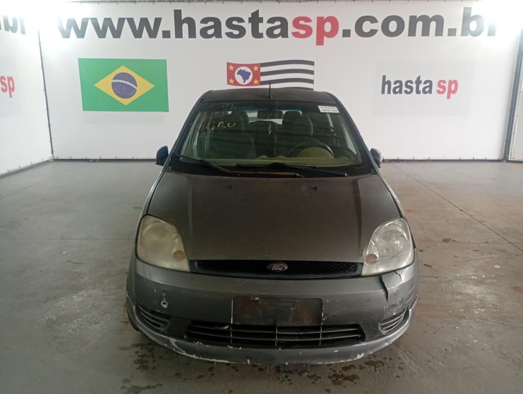 Ford Fiesta 2004 — foto 1