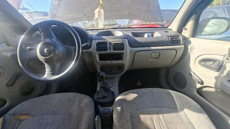 Renault Clio AUT 1.0 H 2003 — foto 2