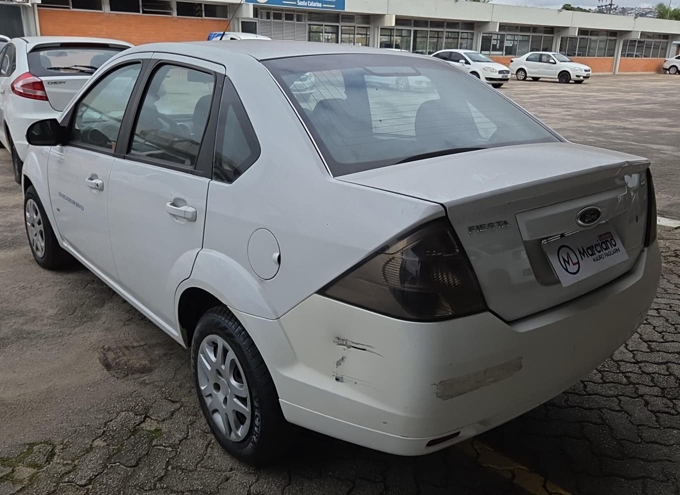 Ford Fiesta Sedan 1.6 Flex de 2014 — foto 4