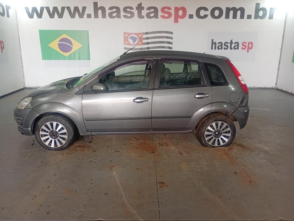 Ford Fiesta 2004 — foto 2
