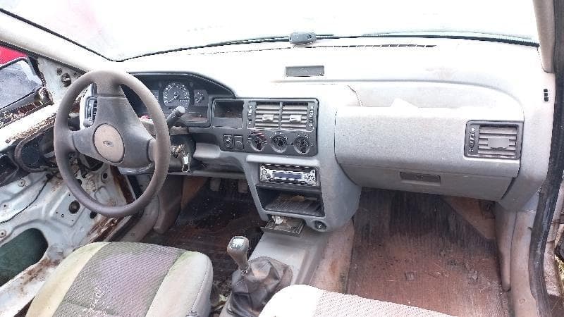 Ford Escort 1.8i GL 1995 — foto 10