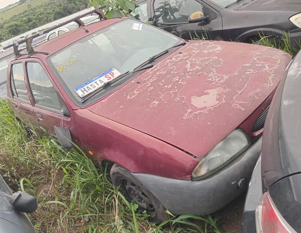 Ford Fiesta 1998, vermelha