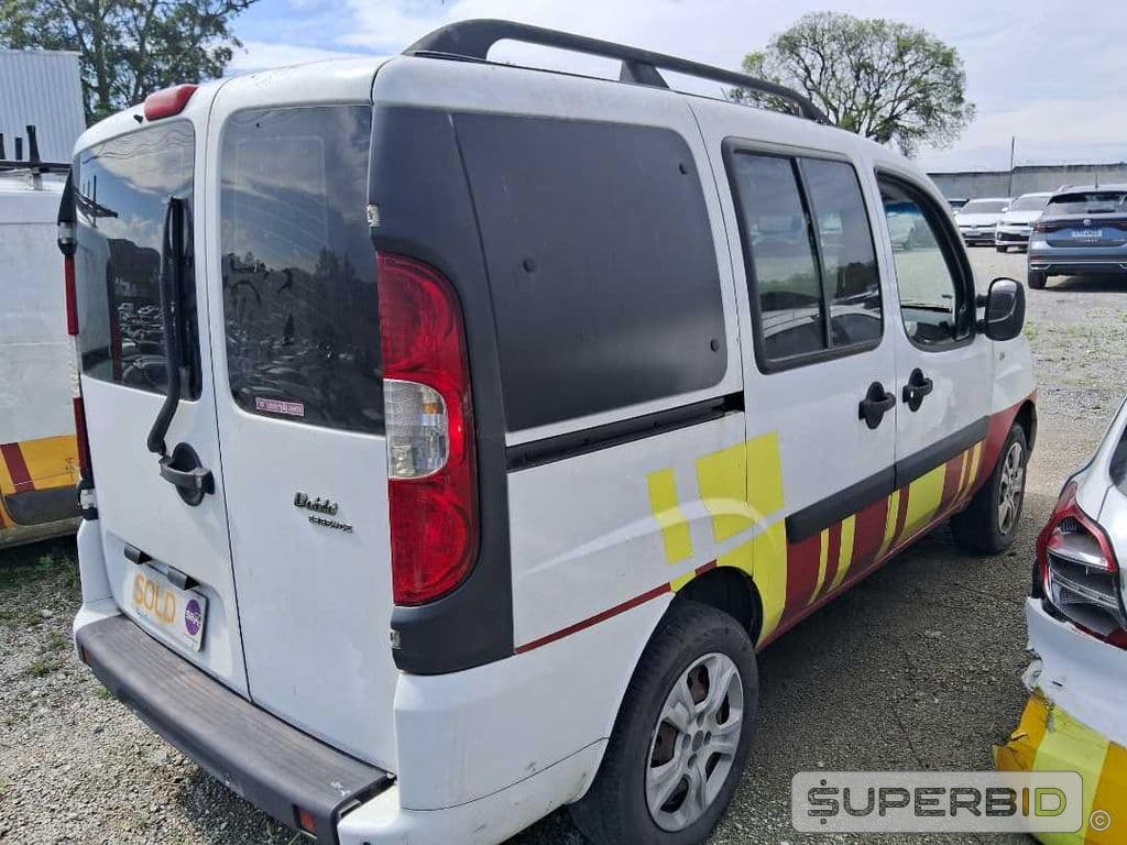 Fiat Doblo Essence 1.8 2016 — foto 17