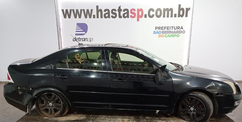 Ford Fusion 2008, preta