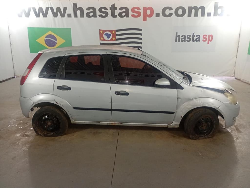 Ford Fiesta 2004 — foto 1