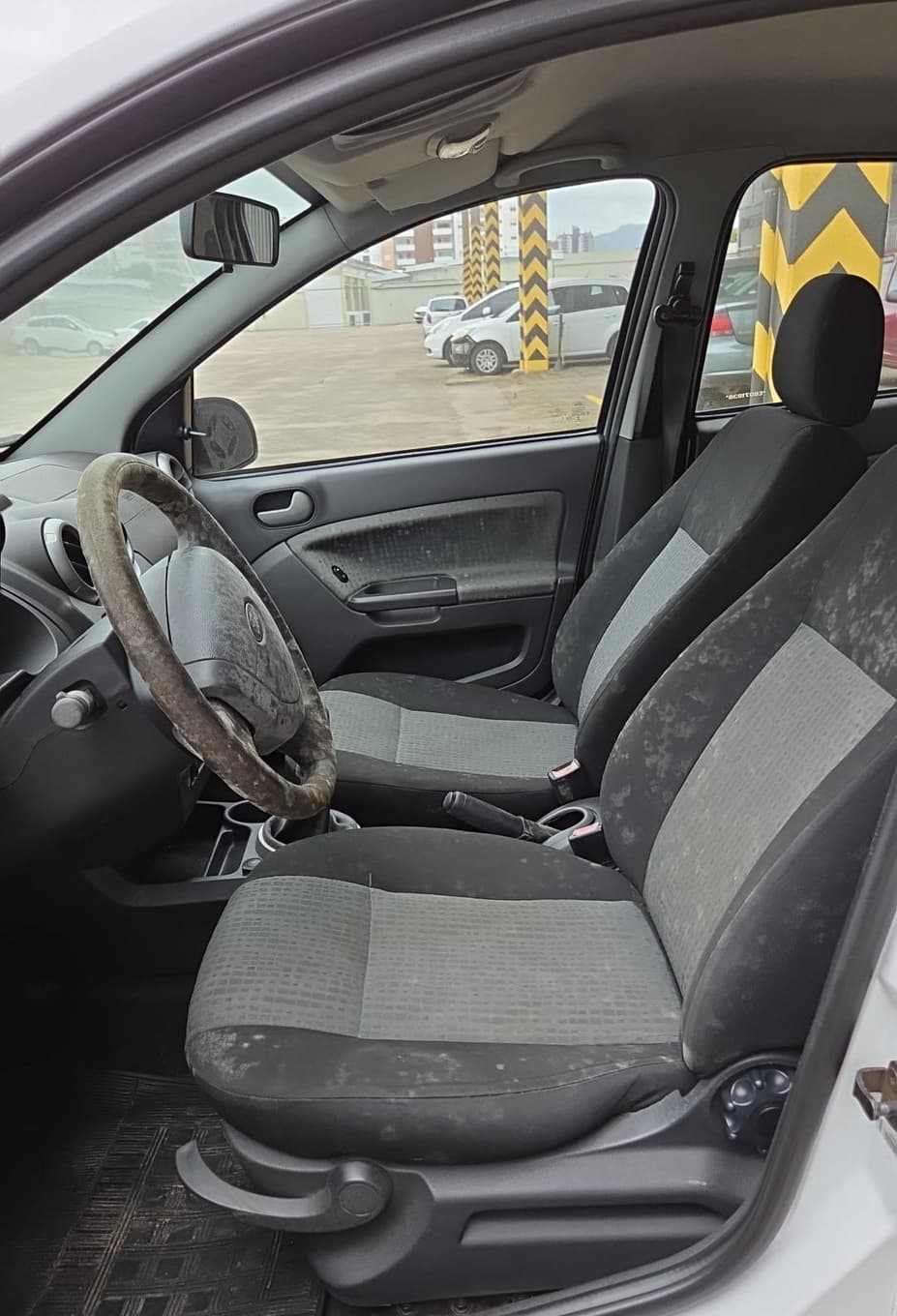 Ford Fiesta Sedan 1.6 Flex de 2014 — foto 6