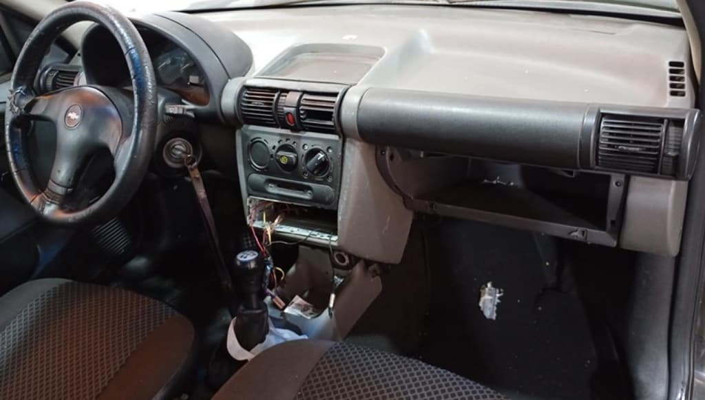Chevrolet Classic LS 2012 — foto 4
