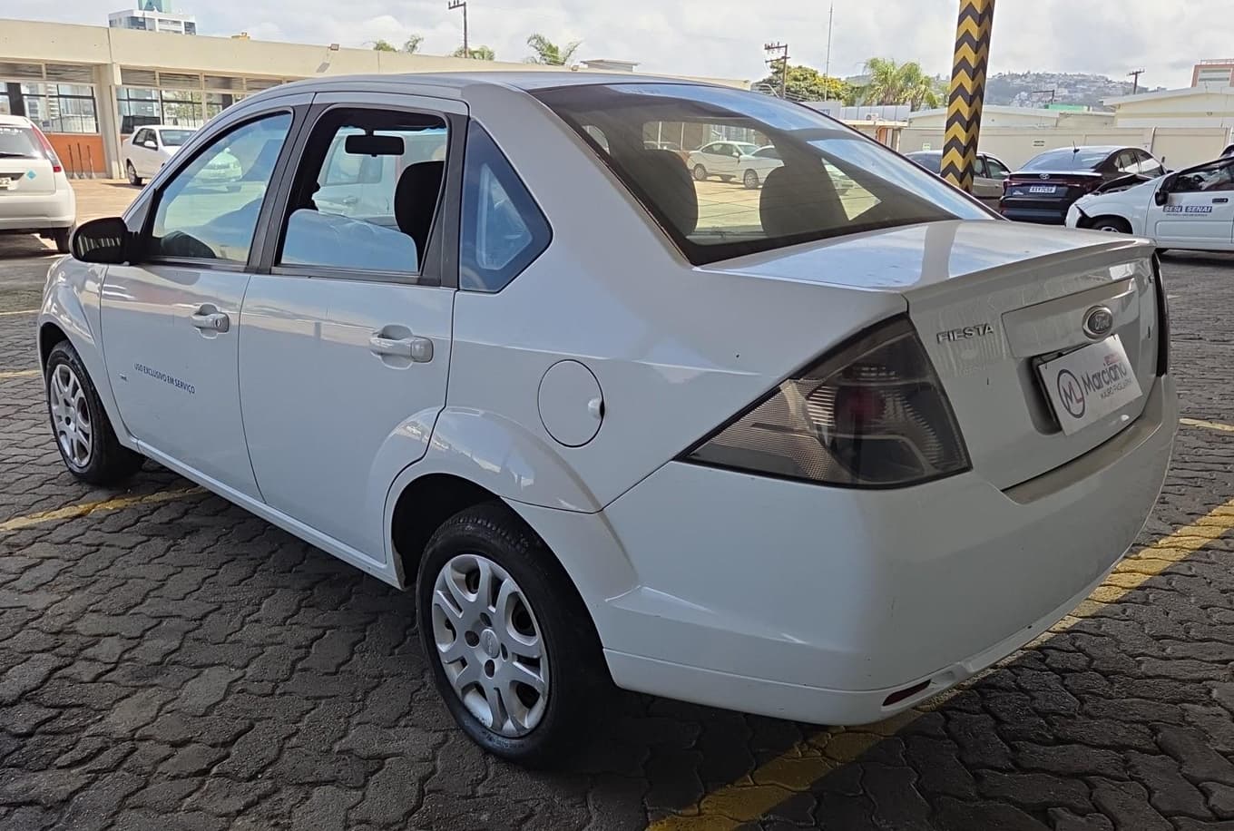 Ford Fiesta Sedan 1.6 Flex de 2014 — foto 4