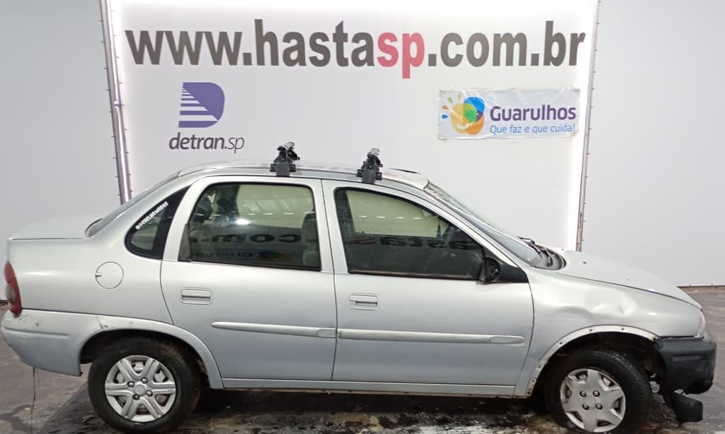 Chevrolet Corsa Milenium 2001 — foto 1