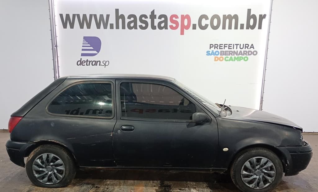 Ford Fiesta GL 2001, preta