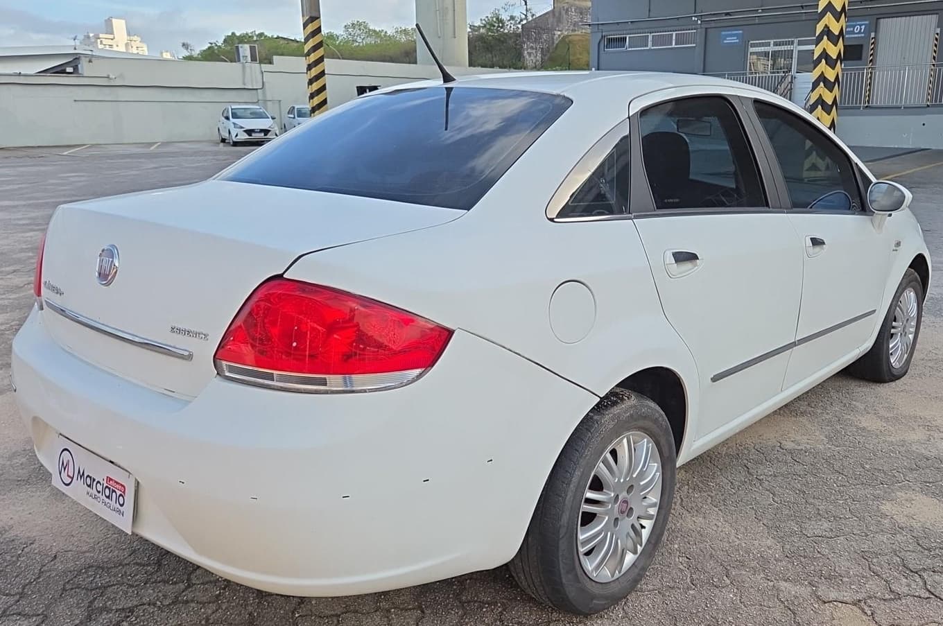 Fiat Linea Essence 1.8 de 2014 — foto 3