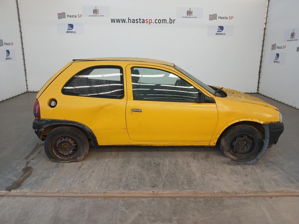 Chevrolet Corsa Super 1999, amarela
