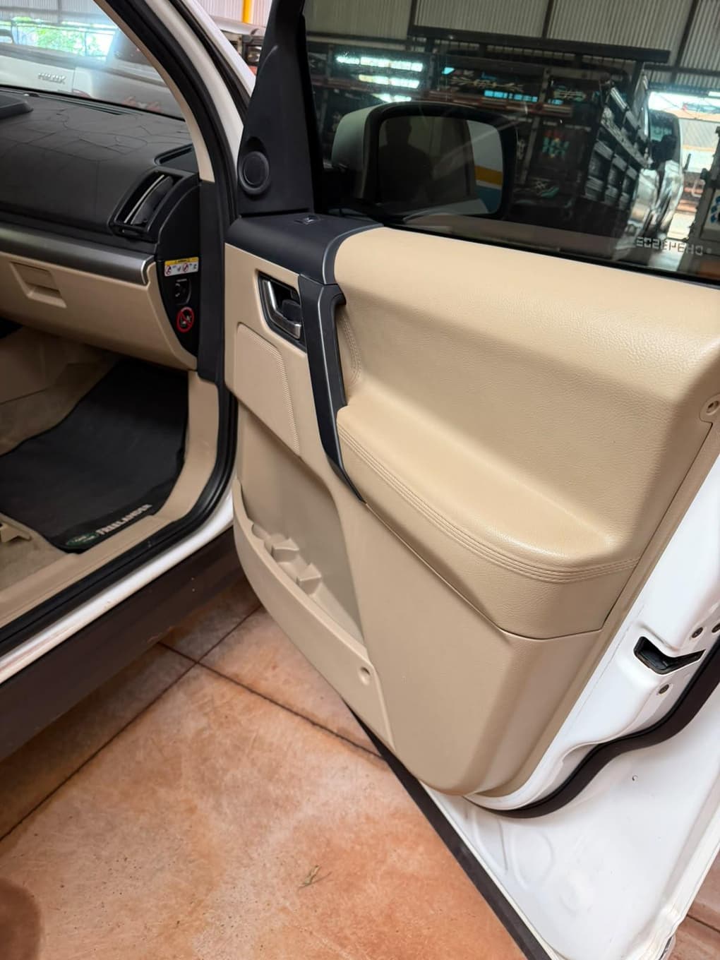 Land Rover Freelander 2 SD4 S 2013 — foto 16
