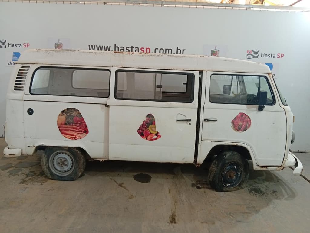 Volkswagen Kombi 2003, branca