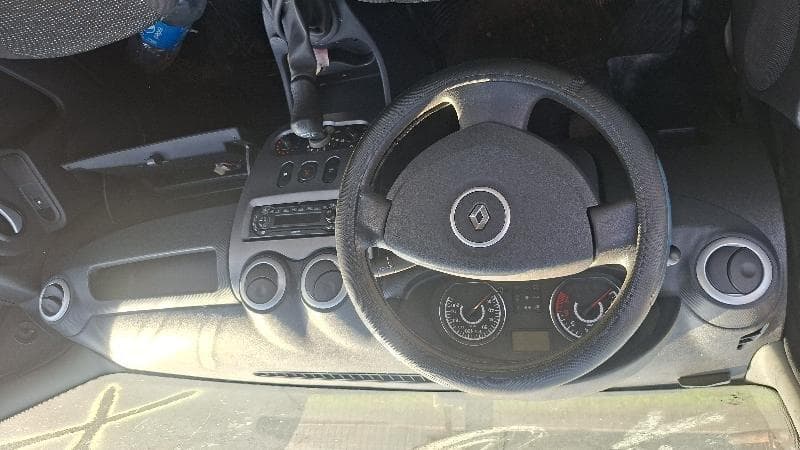 Renault Logan EXP 1016v 2011 — foto 11