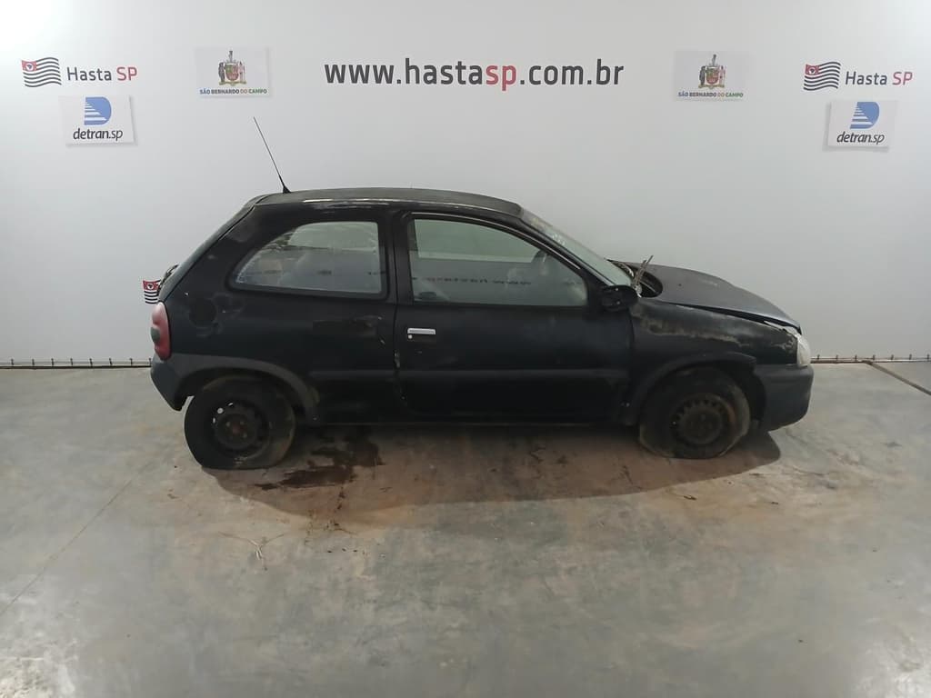 Chevrolet Corsa Super 1996, preta