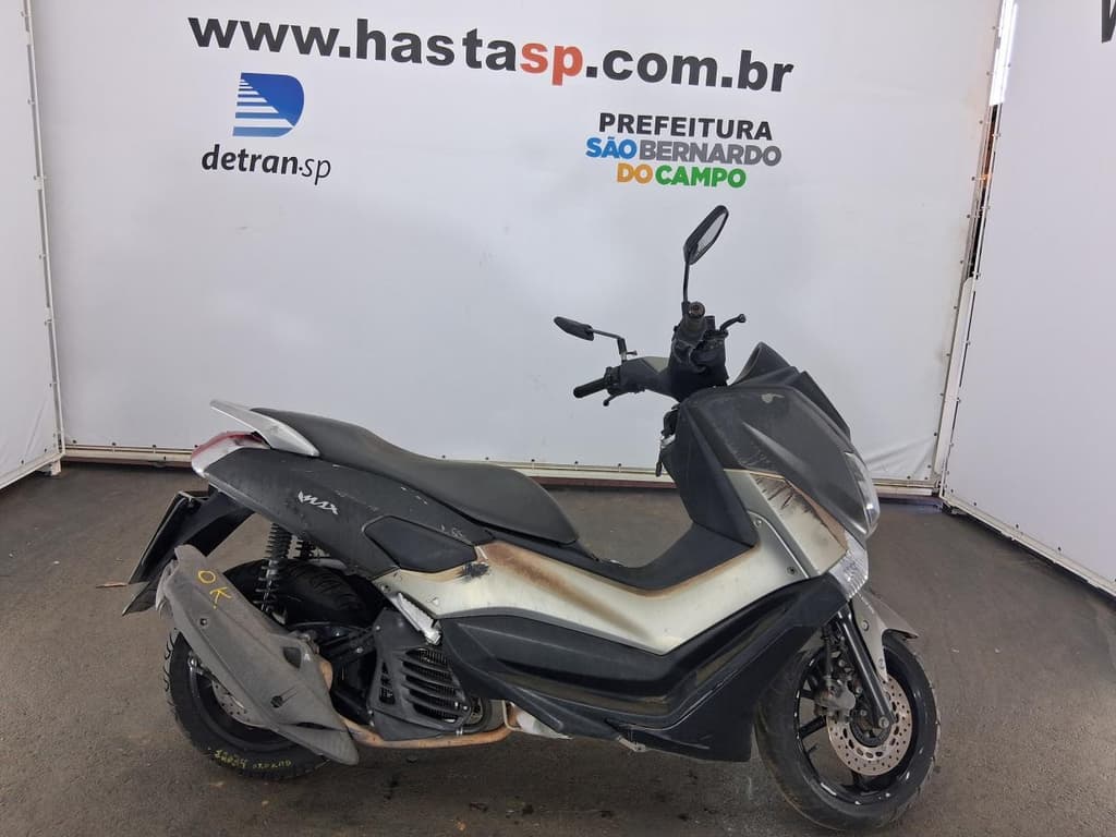Yamaha Nmax 2017, cinza
