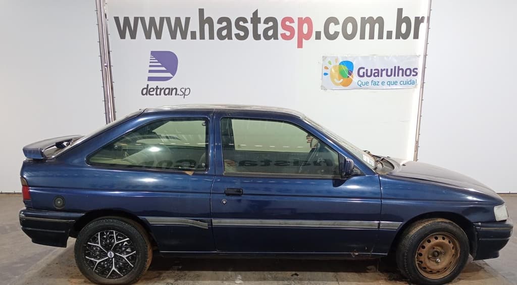 Ford Escort 2.0i R 1996, azul