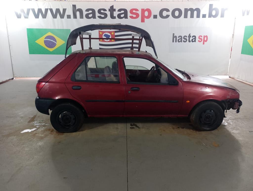 Ford Fiesta 1999, vermelha