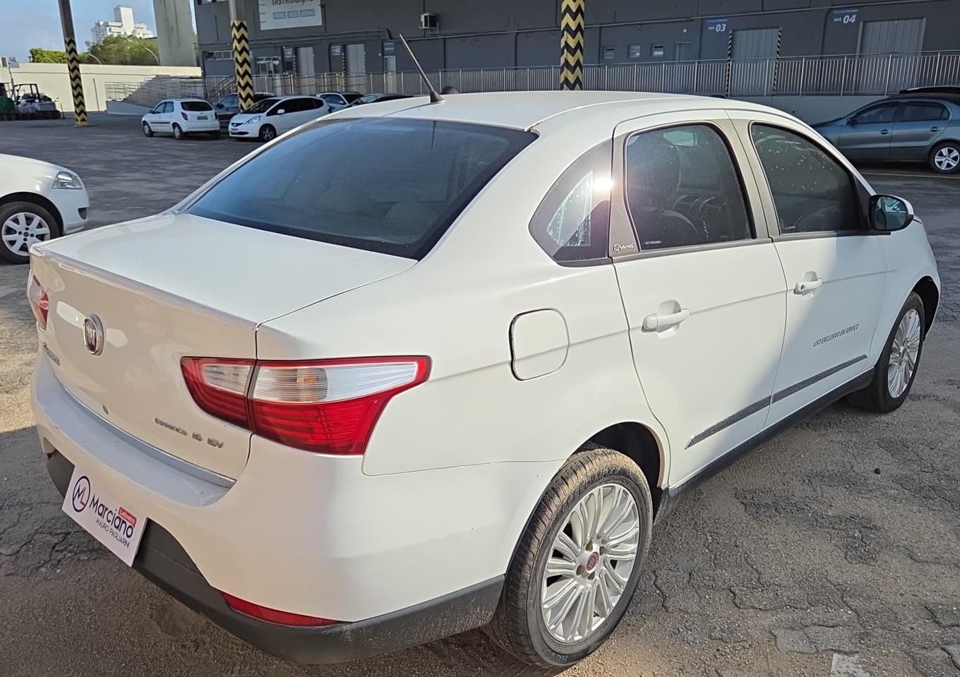 Fiat Siena Essence 1.6 de 2014 — foto 3
