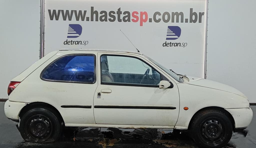 Ford Fiesta 1997 — foto 1