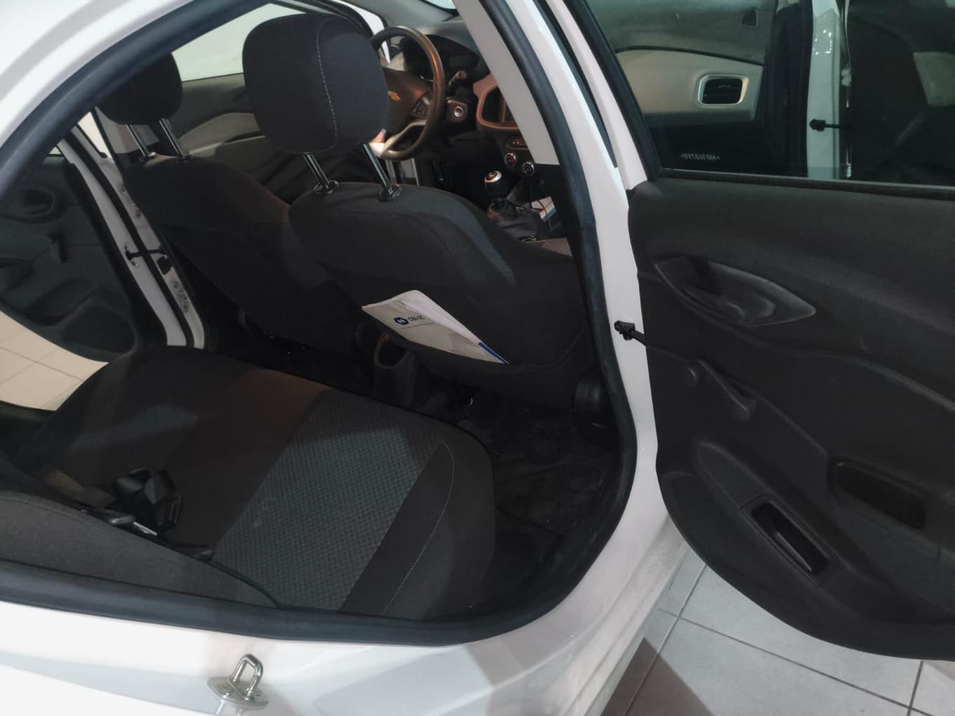 Chevrolet Onix Hatch LT 1.4 8V Flexpower - 2017 — foto 4