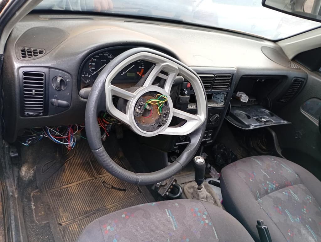 Volkswagen Polo Clas. 1.8 MI 1999 — foto 6