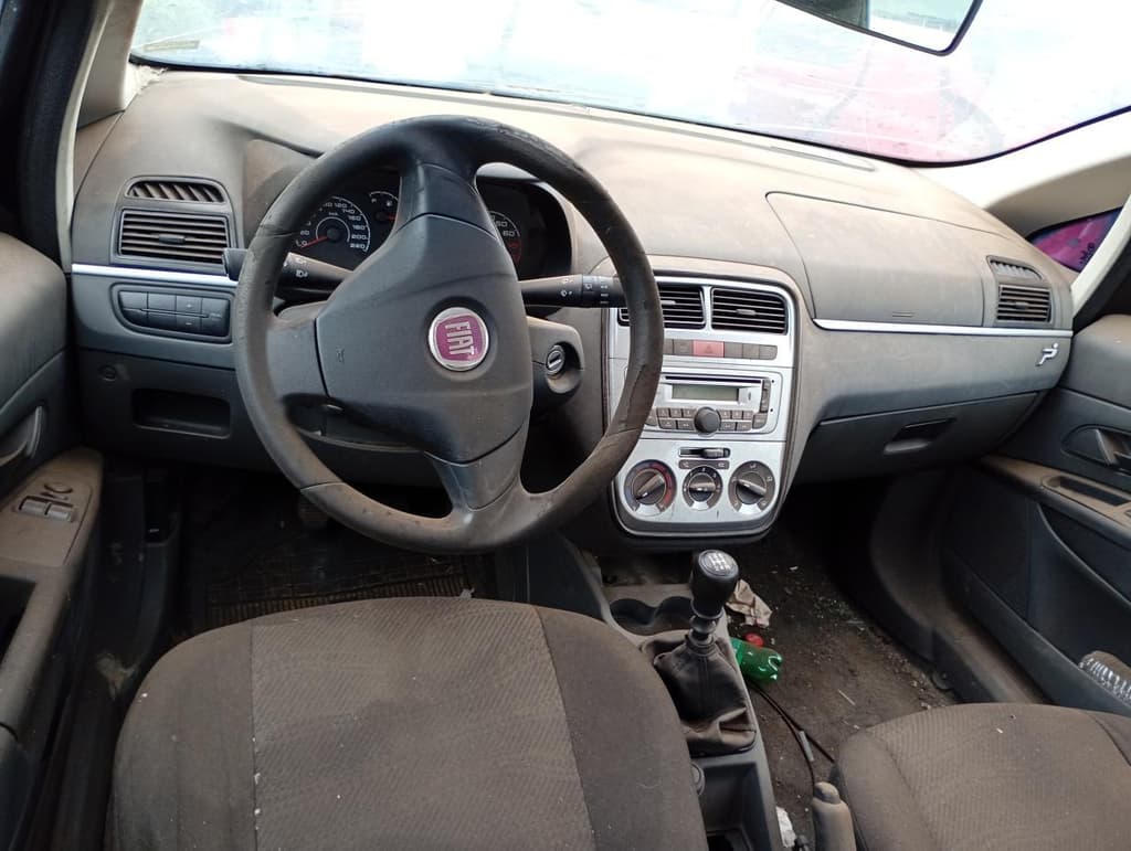 Fiat Punto Attractive 2012 — foto 5