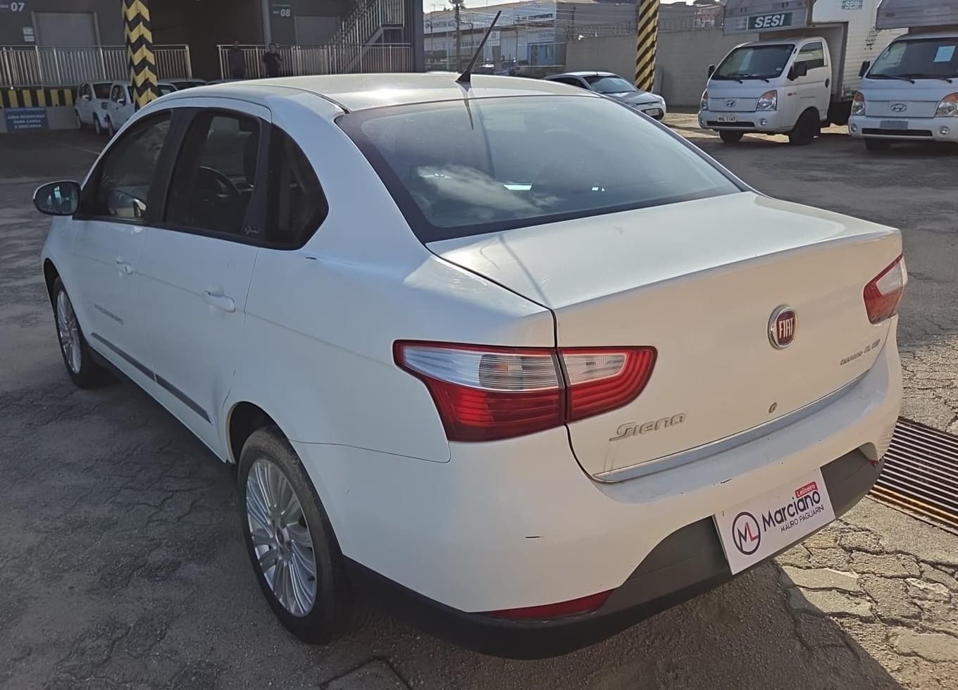 Fiat Siena Essence 1.6 de 2014 — foto 4