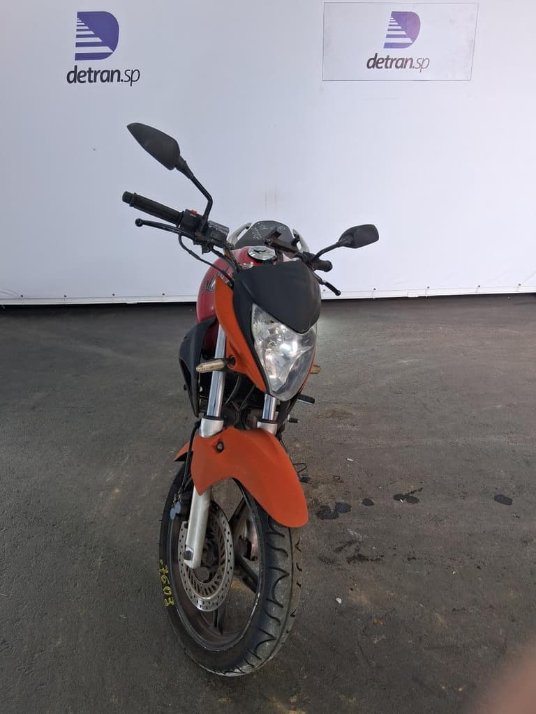 Honda CB 300r 2011 — foto 3