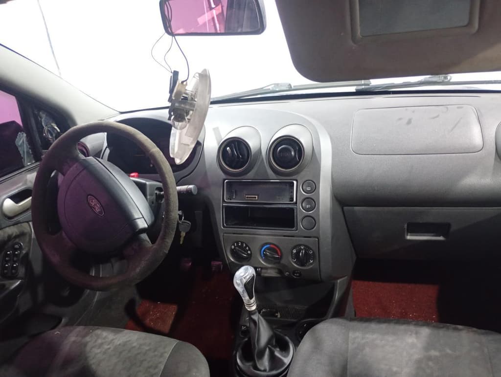 Ford Fiesta Edge 2004 — foto 5