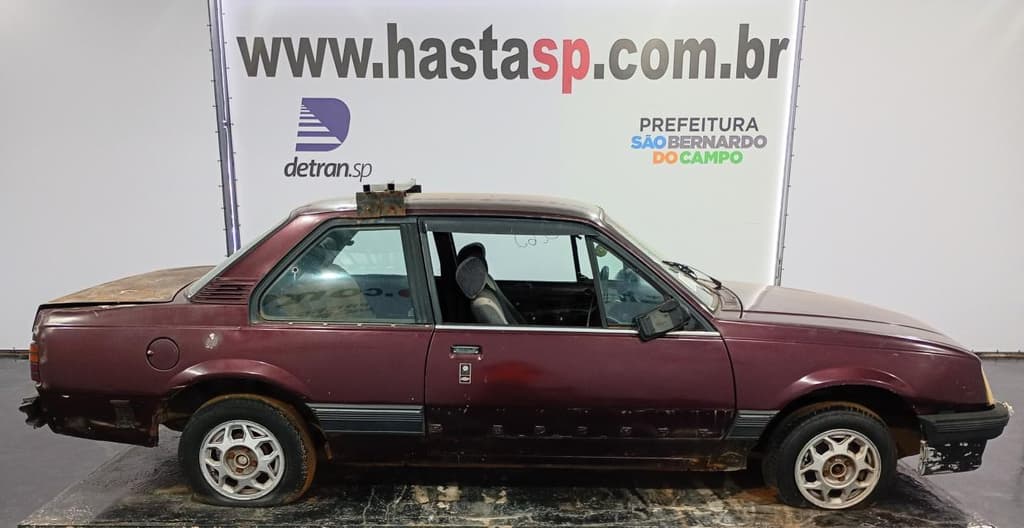 Chevrolet Monza SL 1990, vermelha