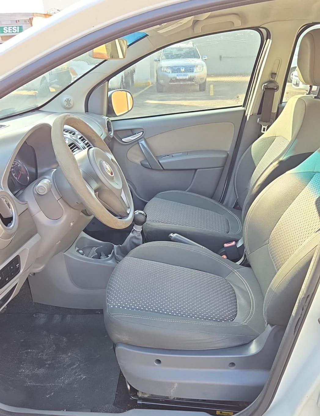 Fiat Siena Essence 1.6 de 2014 — foto 6