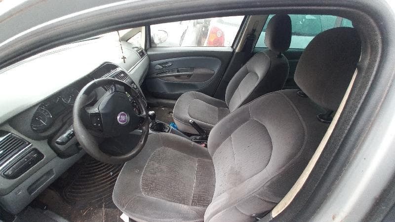 Fiat Linea 16V 2009 — foto 14