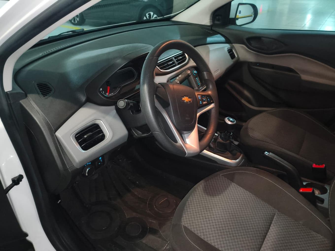 Chevrolet Onix Hatch LT 1.4 8V Flexpower - 2017 — foto 2