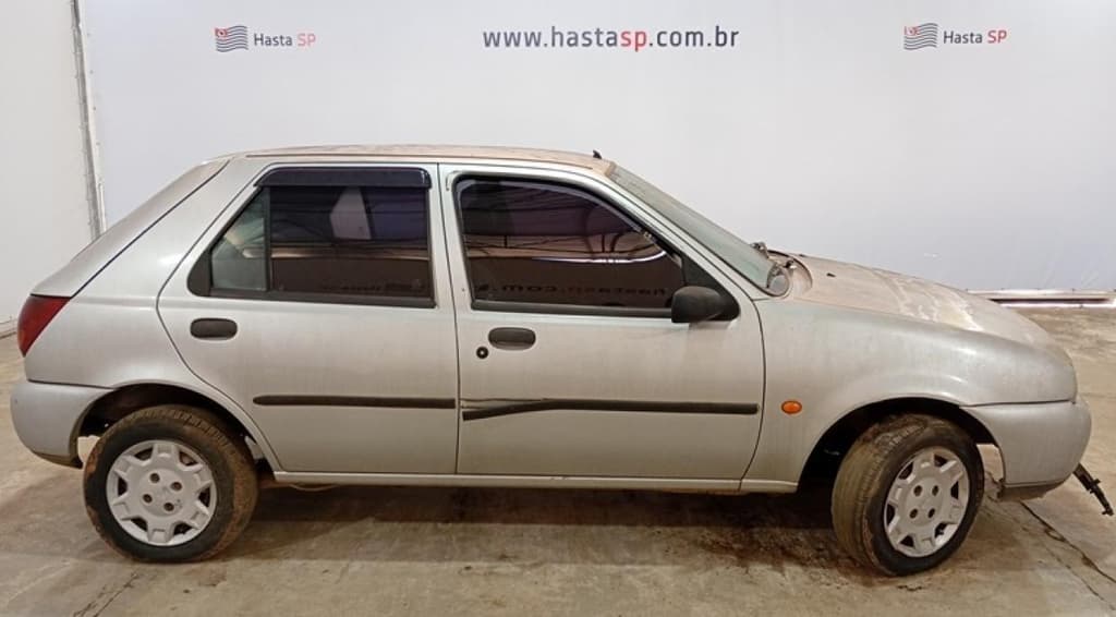 Ford Fiesta 1998 — foto 1
