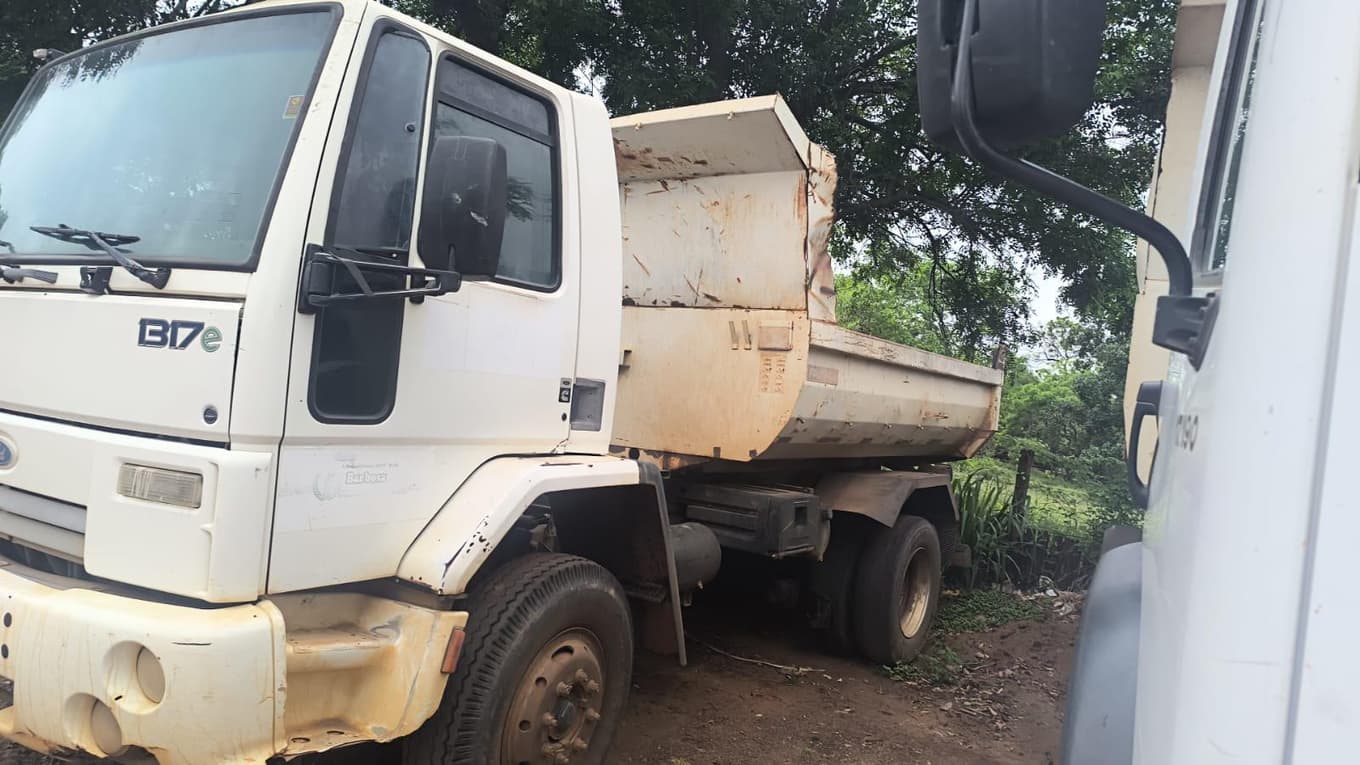 Caminhão, Ford Cargo 1317 e, 2010 — foto 2